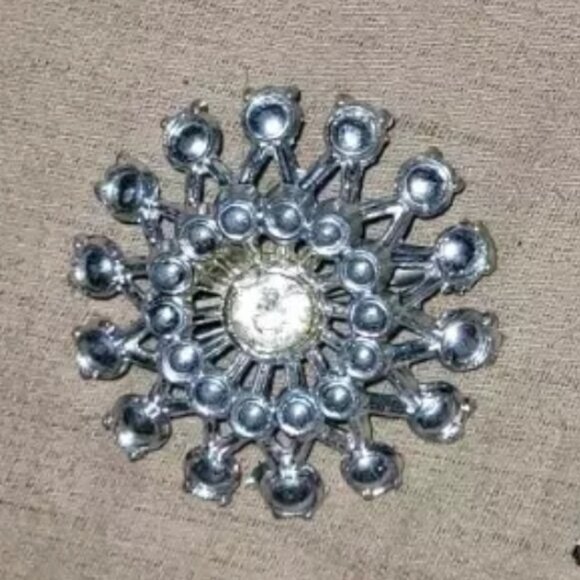 9 Vintage Silver Tone Brooches - Picture 9 of 10
